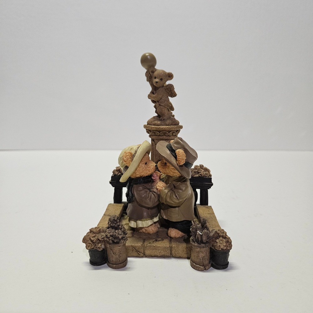 Vintage FML98 Love Bear Fountain Figurine Romantic Couple Park Scene Statue
